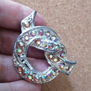 Gold And Pinks Hues Aurora Borealis Crystal Silver Tone Vintage Brooch